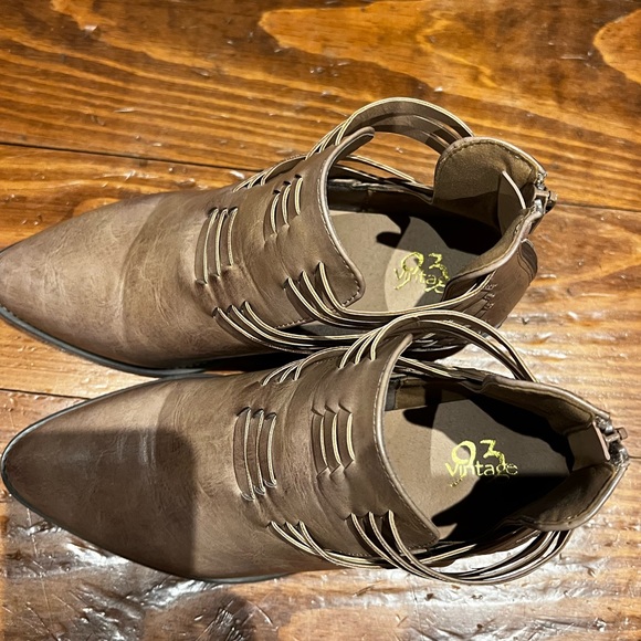 Vintage 93 Sage Strappy Cutout Bootie in tan, women’s size 7 - Picture 6 of 14